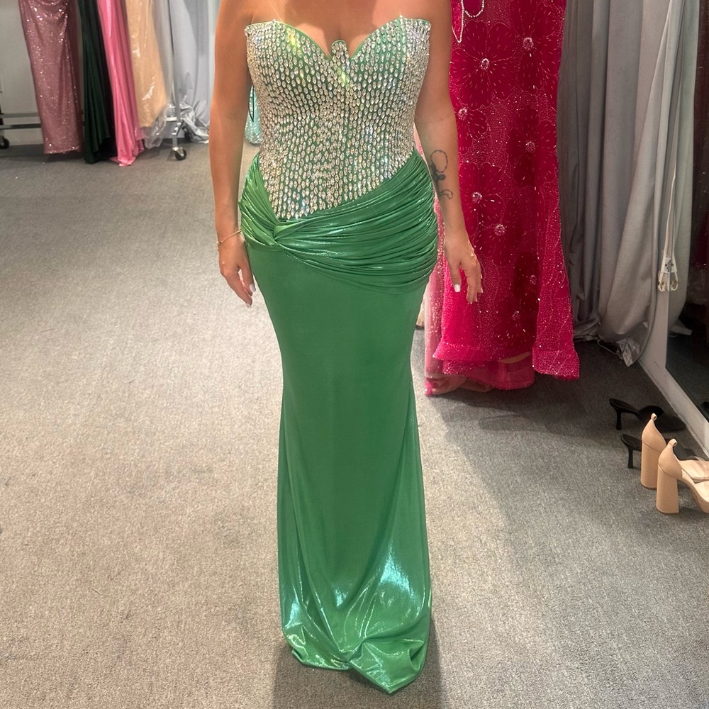 Elegant Green Strapless Evening Gown